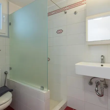 Comfortable Two Bedroom *
